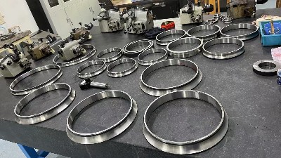 引起精密主軸軸承噪音過大的原因有哪些？